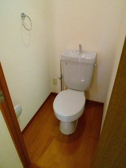 サンセットヒルズ【キャッシュバック対象物件】のトイレ