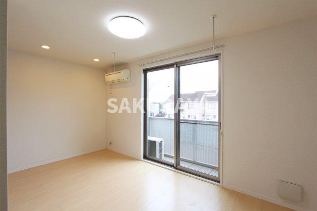 ボーセゾンの居間・リビング|現況と異なる場合がございます。