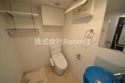 【独立洗面台】 | SEST北浜 | 独立洗面台、小物を置くことができて便利です