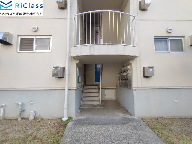 明舞一四団地六一号棟の外観|きれいな外観です