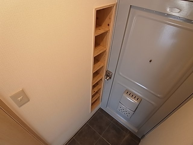 林マンションの玄関
