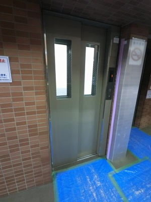 【その他共用部分】 | セントレー横浜関内 | お買い物時やベビーカーの出し入れに便利なエレベーター付です。