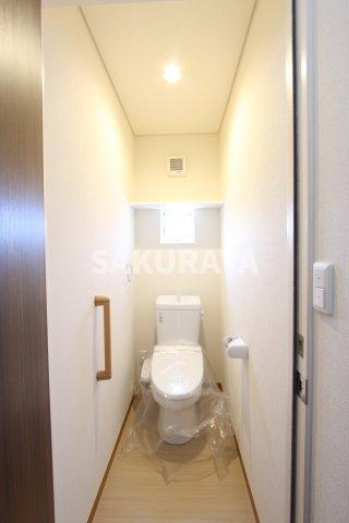 リヴェール・カーサのトイレ|現況と異なる場合がございます。