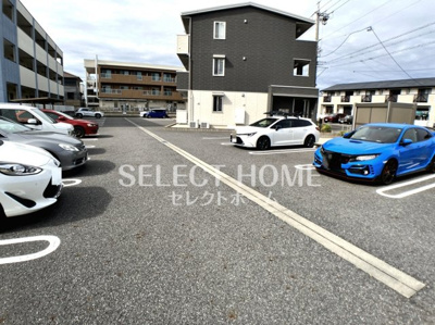【駐車場】 | ラルーチェ | 駐車場です