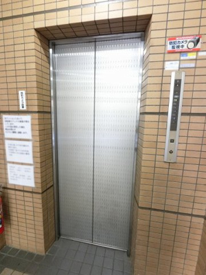 【その他共用部分】 | ストーク伊勢佐木六番館 | お買い物時やベビーカーの出し入れに便利なエレベーター付です。
