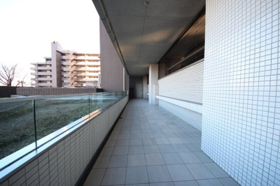 【その他共用部分】 | シャリエ大津レイクヴィスタ | 通路と中庭