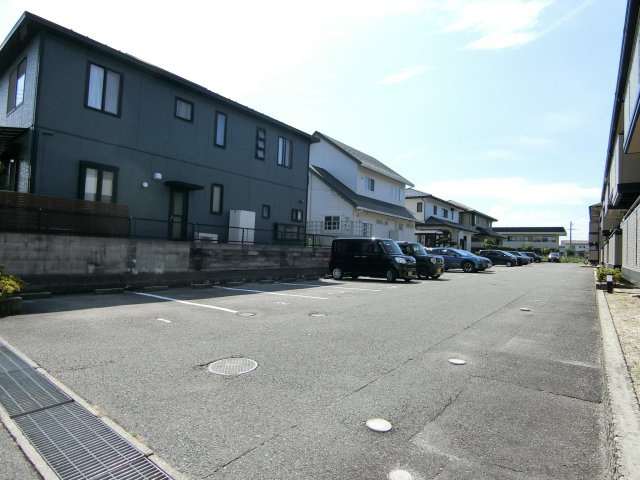 パストラル米原Ｂ棟の駐車場