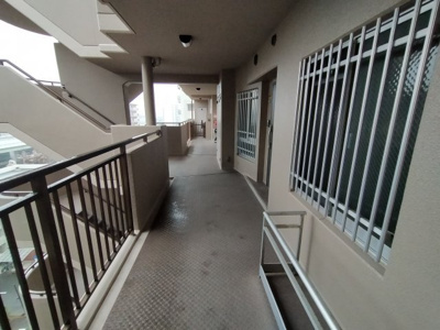 【その他共用部分】 | ディオ・フェルティ旭公園 | 玄関前通路