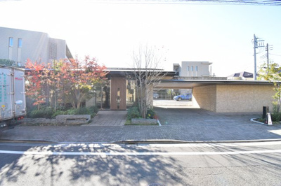 【エントランス】 | パークホームズ杉並善福寺川緑地 | 和を感じさせる落ち着きと高級感のあるエントランス。管理体制の良さが伺えます。