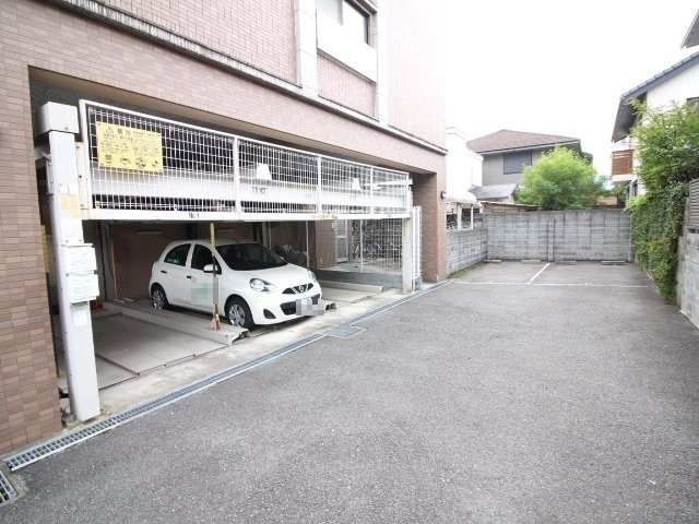 コンフォート長岡京の駐車場