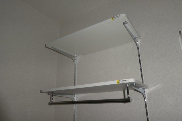 コモンドーレの洗面所|洗濯機上棚