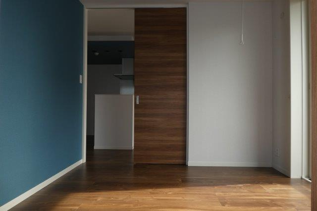 コモンドーレの洋室