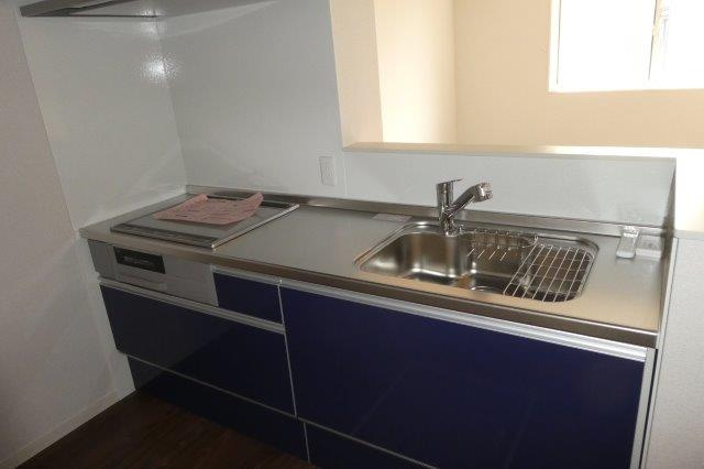 コモンドーレのキッチン|３口IHコンロ付システムキッチン