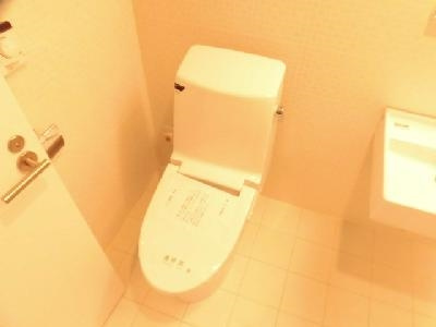 アーバンフラッツ四条西洞院（旧エスティメゾン四条西洞院）のトイレ|温水洗浄便座