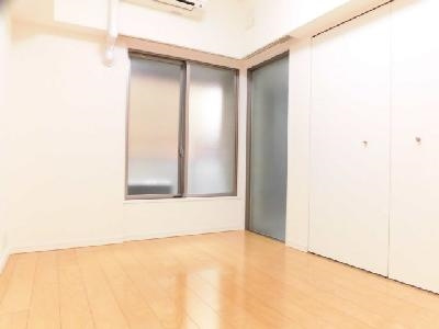 アーバンフラッツ四条西洞院（旧エスティメゾン四条西洞院）の居間・リビング|洋室
