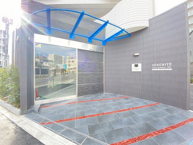セレニテ福島プリエのエントランス