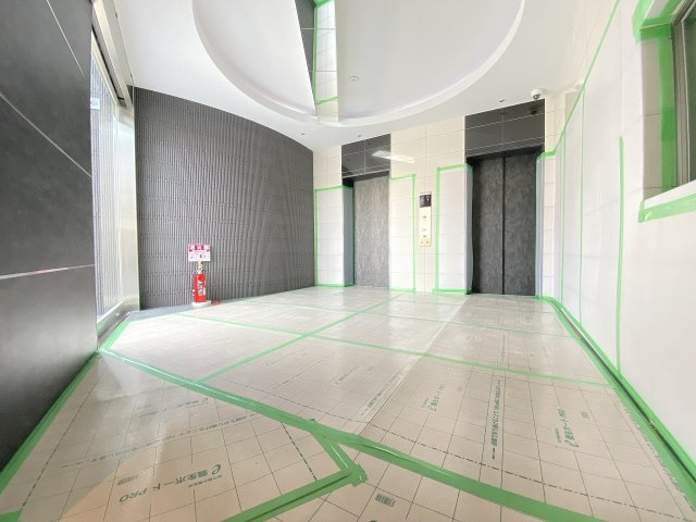 セレニテ福島プリエのロビー