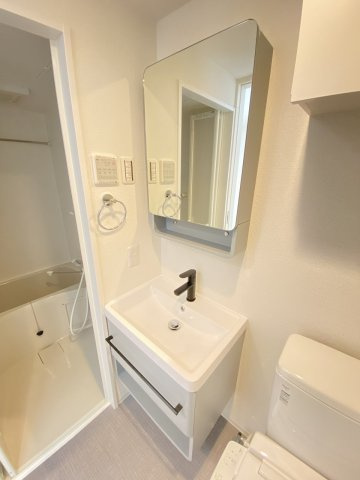 セレニテ福島プリエの洗面所