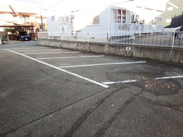 レジデンス来夢Bの駐車場