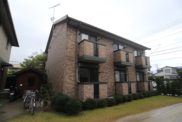 プレシャスコート【10，000円キャッシュバック対象物件】のエントランス|清潔なエントランスです