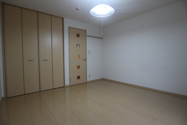 プレシャスコート【10，000円キャッシュバック対象物件】の洋室|広々とした洋室です