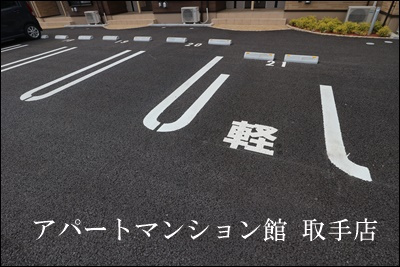 ハウスSANSANの駐車場