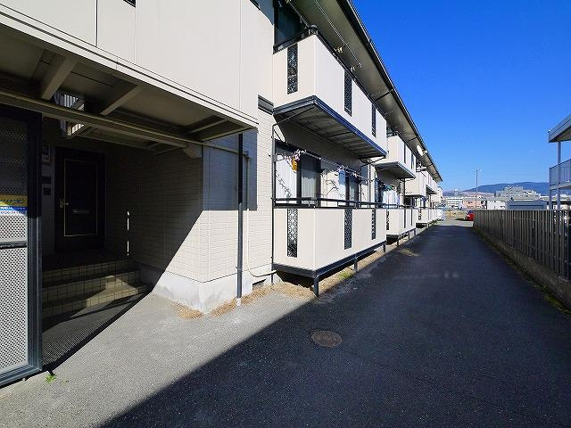 サンハイツ2号館のその他共用部分|ゆとりのあるエントランスです