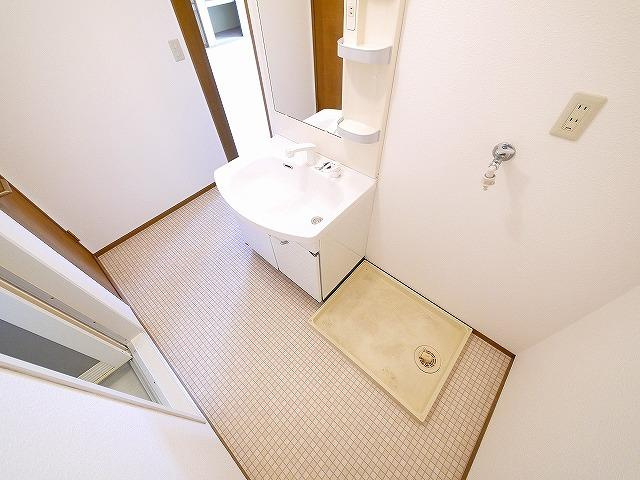 サンハイツ2号館の洗面所|コンパクトで使いやすい洗面所