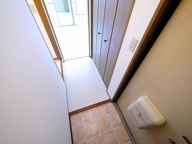 サンハイツ2号館の玄関|シンプルで使いやすい玄関です