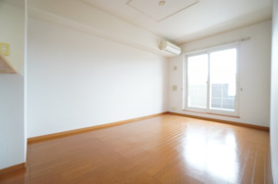 【居間・リビング】 | リバーストーン５ | ※同物件・同タイプの写真です。