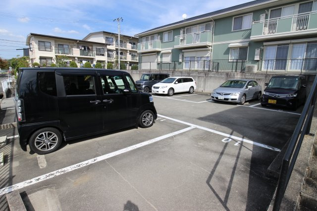セジュール東落合の駐車場