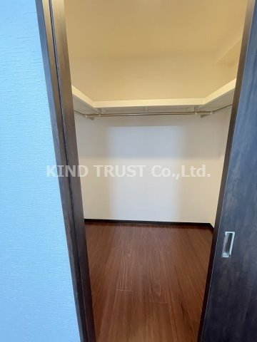 La Douceur天満の収納|ウォークインクローゼットです