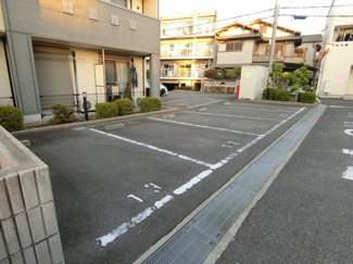 【駐車場】