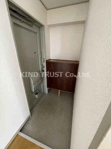 内海マンションの玄関