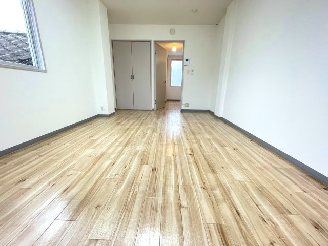 【寝室】 | 広くて明るい寝室