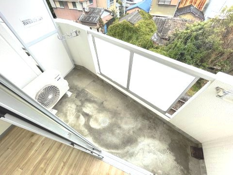 【バルコニー】 | バルコニーからの眺めを楽しみながら食事をしませんか