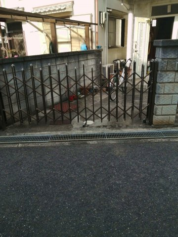 岸和田市小松里町　戸建の前面道路含む現地写真