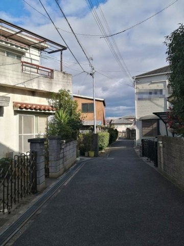 岸和田市小松里町　戸建の周辺|八木南小学校　徒歩７分（約560ｍ）
