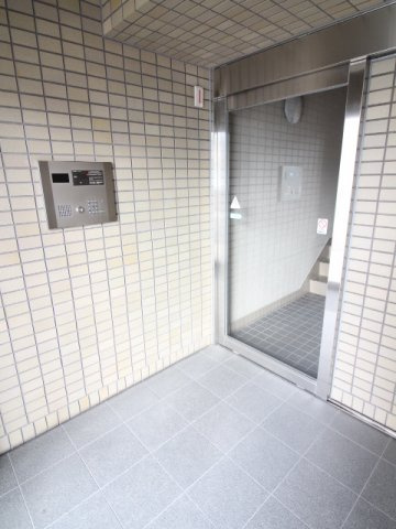アリエス長岡京のエントランス