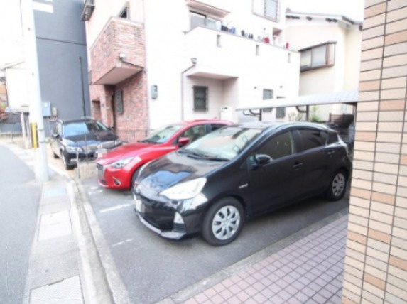 アリエス長岡京の駐車場