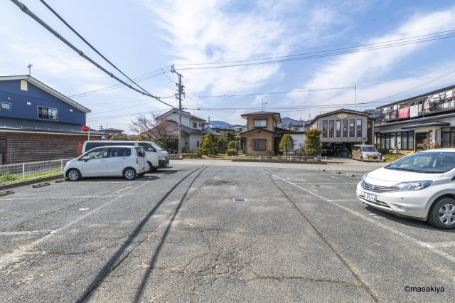 サンライズ豊野の駐車場