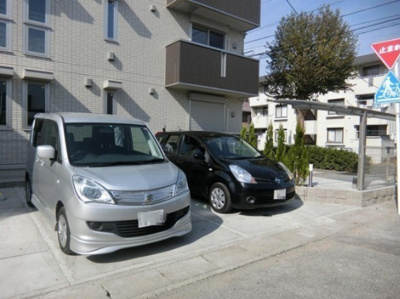 【駐車場】 | エルドール | いつでも目の届く敷地内に駐車場があります♪お車をお持ちのファミリーさんにオススメです☆