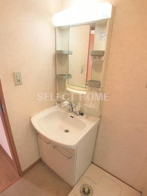 【独立洗面台】 | コーポラスメイプル | 独立洗面台、小物を置くことができて便利です