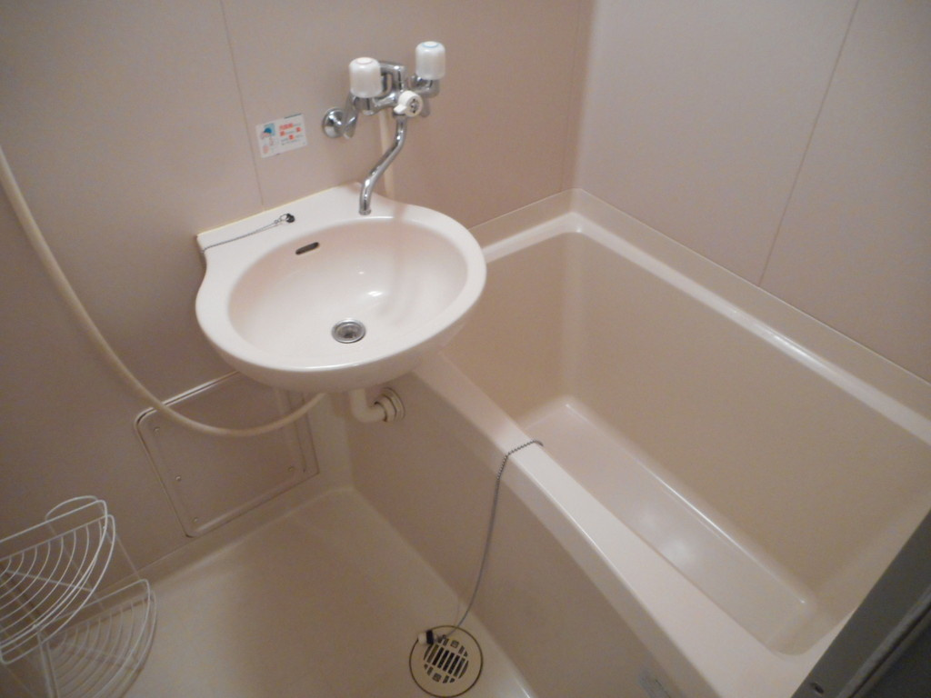 クリスタルメゾンベガの浴室|コンパクトで使いやすいお風呂です