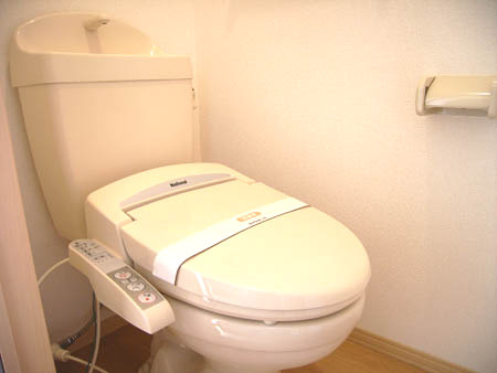 和泉市桑原町のハイツのトイレ|ゆったりとした空間のトイレです