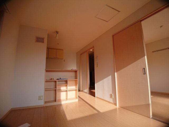 和泉市桑原町のハイツの居間・リビング|ゆったりとしたリビングです