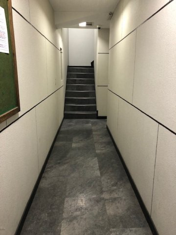 FIRSTビルのロビー
