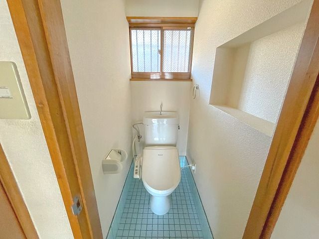 ハイツいまいⅠ 南棟のトイレ|落ち着いた色調のトイレです