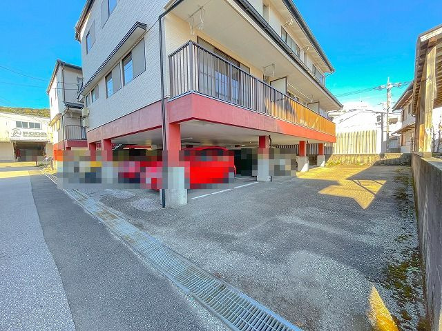 ハイツいまいⅠ 南棟の駐車場|駐車場完備です