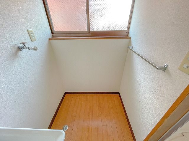 ハイツいまいⅠ 南棟の洗面所|スペースが確保できる洗面所です